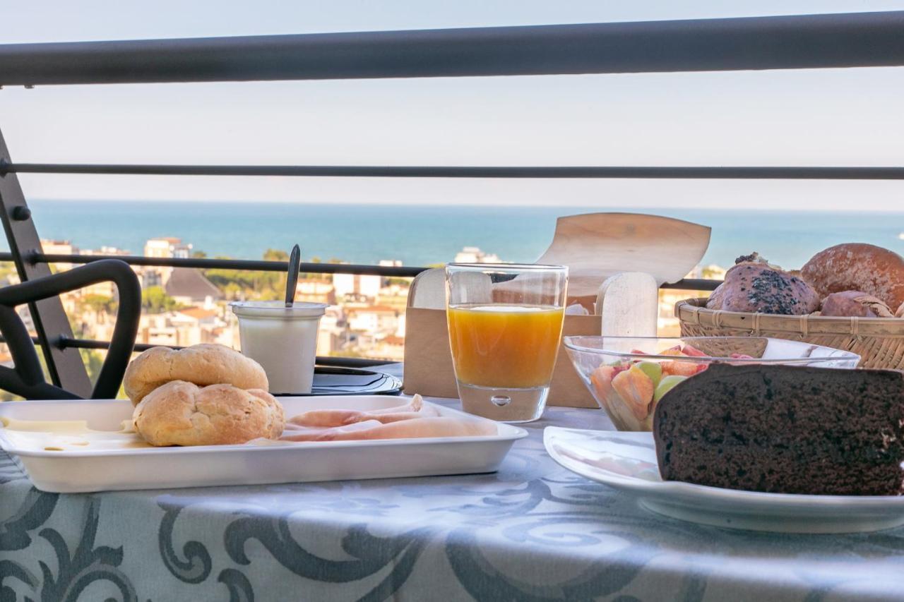 Bellavistarelax Hotel Giulianova Bagian luar foto