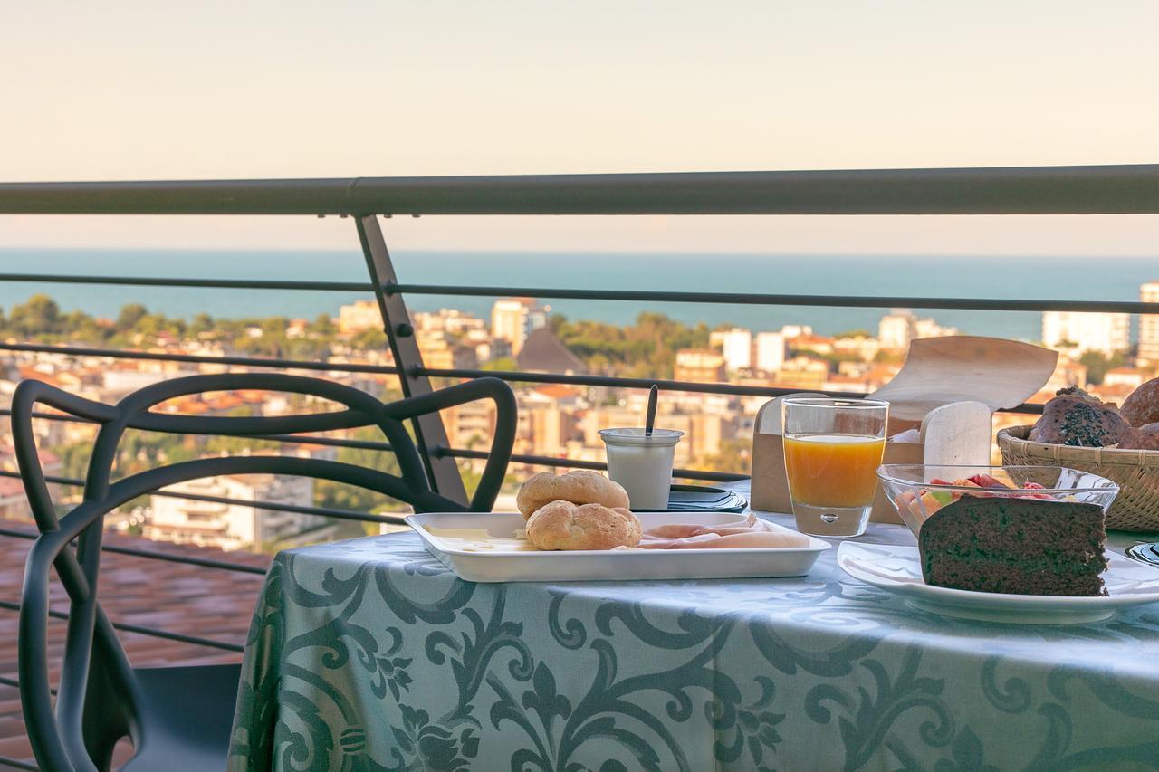 Bellavistarelax Hotel Giulianova Bagian luar foto